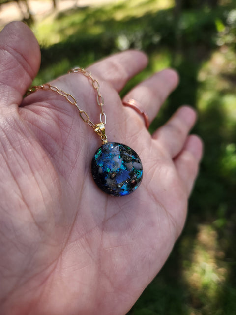 Daily Divine Full Moon Enhydro Piezoelectric Crystal Wall Necklace