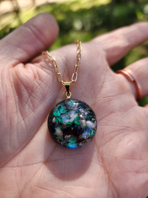 Daily Divine Full Moon Enhydro Piezoelectric Crystal Wall Necklace
