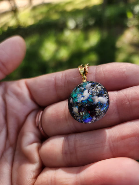 Daily Divine Full Moon Enhydro Piezoelectric Crystal Wall Necklace