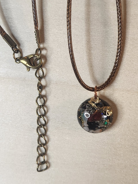 Dainty Piezoelectric Pendant Necklace